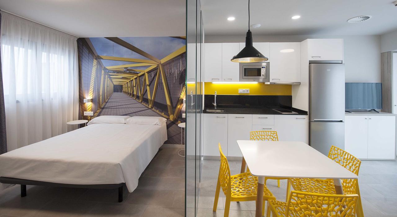 Apartamentos Divan ビトリア・ガステイス エクステリア 写真